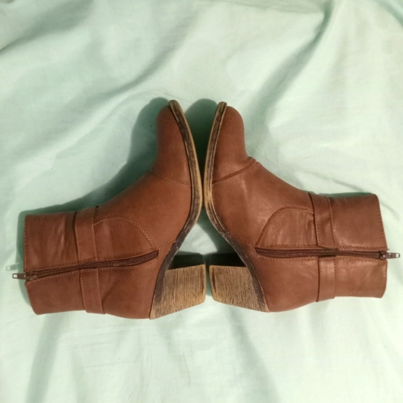 🤎 EUC Womens 1st Kiss Brown Ankle Boots 7.5 & 1/2 Winter Fall Autumn Modern - Picture 3 of 6
